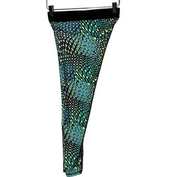 HUE Exposed Waistband Active Capri Size small - Picture 8 of 10
